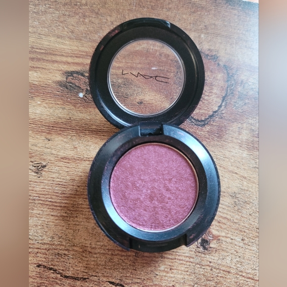 Mac Cranberry eyeshadow - Picture 8 of 10